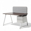 Bureau contemporain en bois marron avec rangement et dosseret en tissu gris 150 x 75 x 100cm